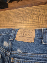 Carica l'immagine nel visualizzatore di Gallery, Levi's 519 vintage anni 80 Made in USA – W29 L32
