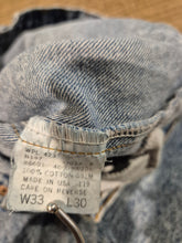 Carica l'immagine nel visualizzatore di Gallery, Levi's 505 vintage anni 90 Made in USA -Acid Wash W33 L30
