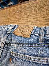Carica l'immagine nel visualizzatore di Gallery, Levi's 505 vintage anni 90 Made in USA -Acid Wash W33 L30
