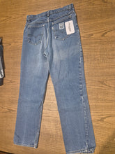 Carica l'immagine nel visualizzatore di Gallery, Levis Vintage Anni 70 White Tab W 30 L 30
