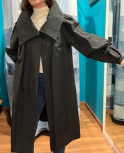 Carica l'immagine nel visualizzatore di Gallery, Trench sartoriale leggero in lana e seta
