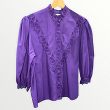 Carica l'immagine nel visualizzatore di Gallery, Camicia viola con ricami
