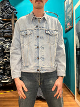 Carica l'immagine nel visualizzatore di Gallery, Levi’s tucker lavaggio chiaro
