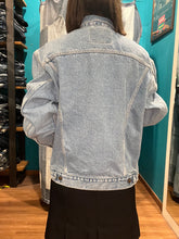 Carica l'immagine nel visualizzatore di Gallery, Levi’s tucker lavaggio medio chiaro
