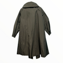 Carica l'immagine nel visualizzatore di Gallery, Trench sartoriale leggero in lana e seta
