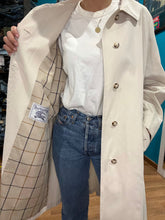 Carica l'immagine nel visualizzatore di Gallery, Trench Burberry
