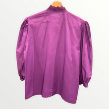 Carica l'immagine nel visualizzatore di Gallery, Camicia viola con ricami
